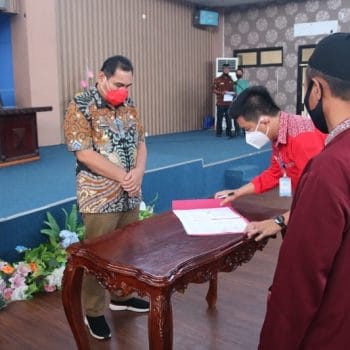 Tokoh Agama Boltim Tanda Tangani NPHD, Masjid dan Gereja Terima Bantuan Rp20 Juta