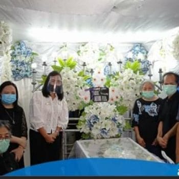 Selain Gelar Reses, Yanti Kumendong Menyempatakan Diri Melayat ke Rumah Duka Nangin Luntungan
