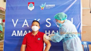 Medy Lensun Jadi yang Pertama Lakukan Penyuntikan Vaksin Covid-19 di Boltim