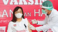 Ketua DPRD Jadi Orang Pertama Disuntik Vaksin Covid-19 di Kabupaten Mitra