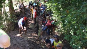 Kerja bakti bersihkan material longsor, Bupati Ilham Azikin ingatkan jaga kelestarian alam