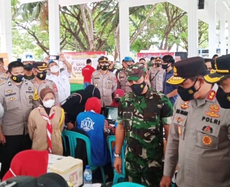 Kapolda Sulsel Nana Sudjana tinjau vaksinasi serentak: Pentingnya vaksinasi hadapi Omicron