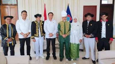 Bupati Sachrul Mamonto terima kunjungan Sultan Hidayatullah Sjah di kantor Bupati Boltim