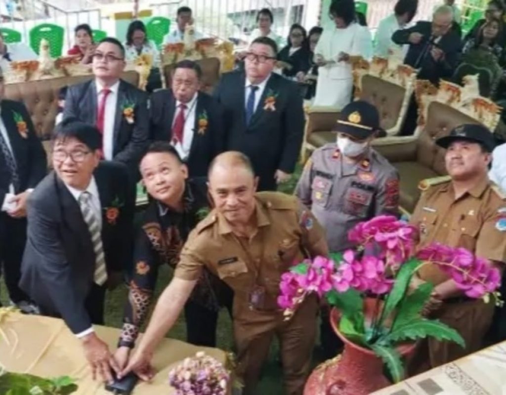 Wakili Bupati Boltim, Asisten I resmikan Gereja Pentakosta Carmel Lanut