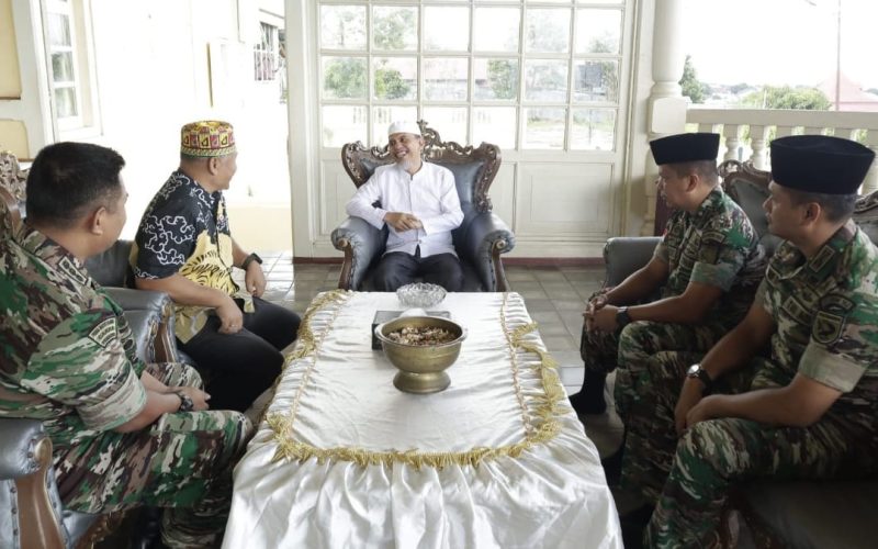 Perkuat Sinergitas dengan Tokoh Adat, Danrem 152/Baabullah silaturrahmi ke Sultan Ternate
