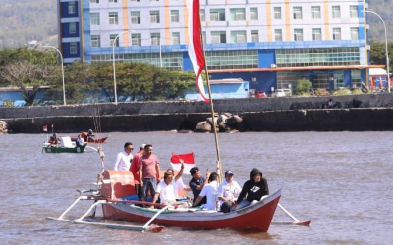 Bupati Ilham Azikin lepas 30 peserta lomba perahu di Pantai Borkal