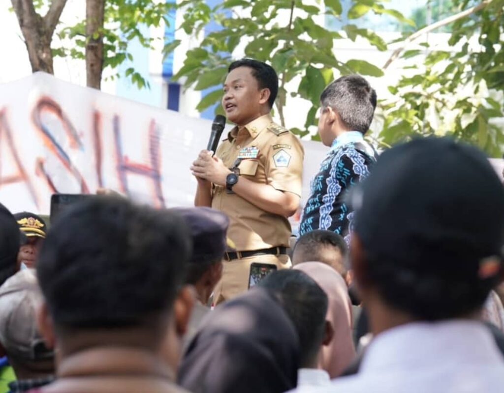 Ribuan warga Bantaeng padati pantai Seruni, akhir masa jabatan Bupati Ilham Azikin dan Wabup Sahabuddin