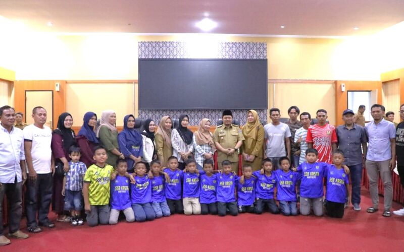 Lepas tim U-10 Bantaeng, Penjabat Bupati Andi Abubakar optimis menang