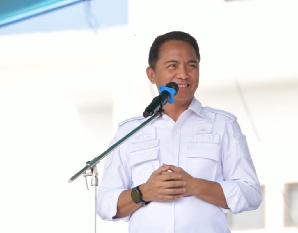 Bupati Boltim Sam Sachrul Mamonto saat menyampaikan arahan pada Apel Kerja Perdana 2024 (aksaranews.com)