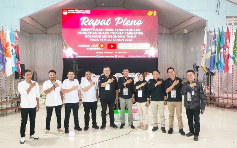 Bawaslu Boltim dampingi Erwin Sumampouw lakukan monitoring pengawasan rapat pleno KPU Boltim