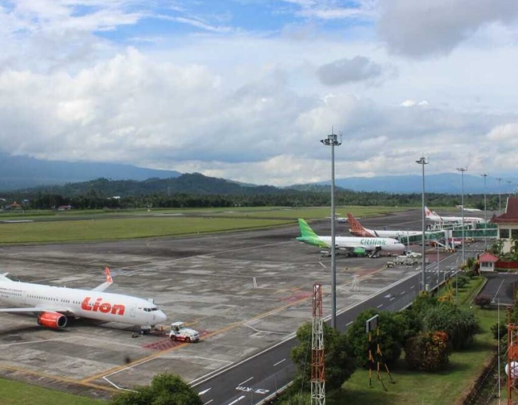 Dampak erupsi Ruang, sejumlah maskapai di Bandara Sam Ratulangi Manado batal terbang