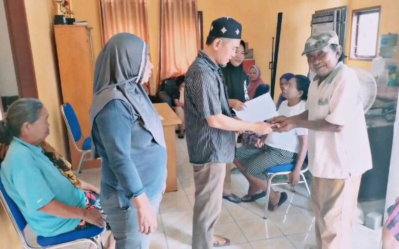 Berkah Ramadhan, Pemdes Paret Timur salurkan BLT DD kepada 46 Keluarga Penerima Manfaat