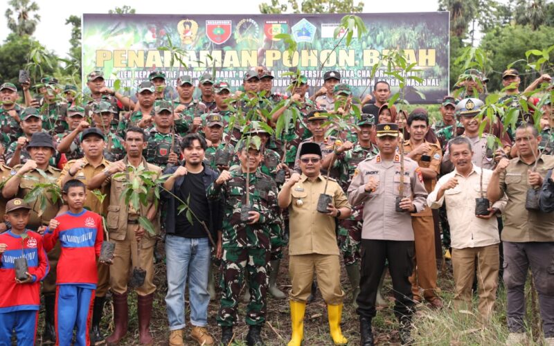 Jaga kelestarian Alam, Penjabat Bupati Bantaeng bersama Kodim serentak tanam Pohon di Bissappu