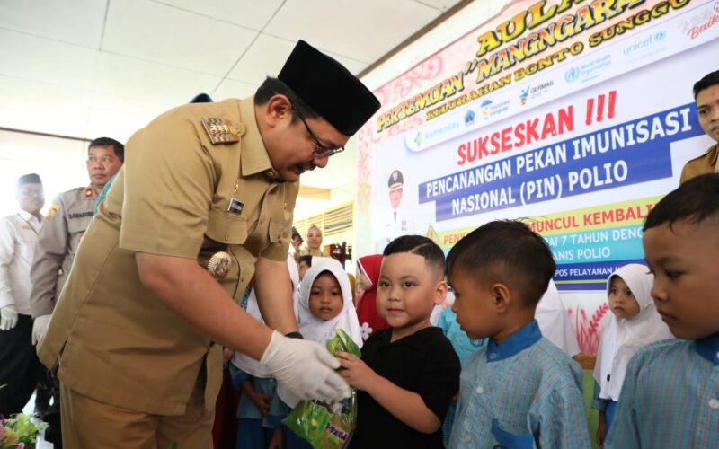 Pj Bupati Bantaeng tinjau pelaksanaan langsung imunisasi polio di Bunto Sunggu