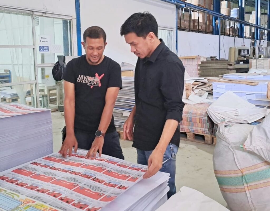 KPU Boltim tinjau percetakan surat suara Pilkada 2024 di Pasuruan Jawa Timur