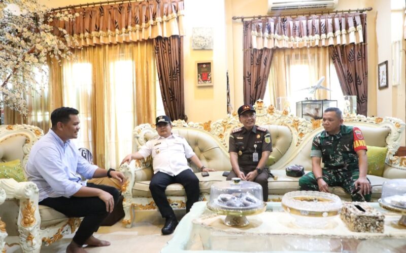 Penjabat Bupati Bantaeng, bersama Forkompinda Kunjungi kedua Paslon Bupati Uji-Sah dan Ilham-Kanita