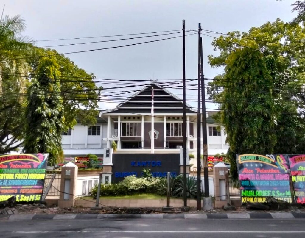 Uji-Sah Dilantik di Istana Negara, halaman kantor Bupati Bantaeng dibanjiri karangan bunga
