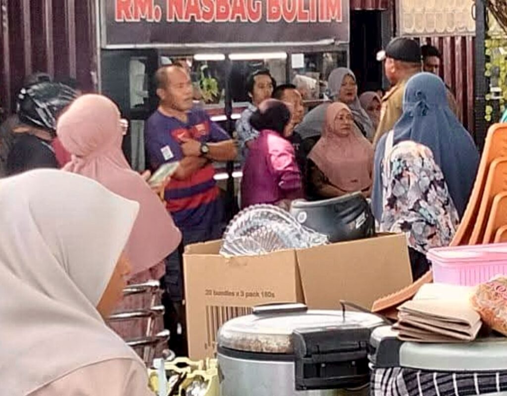 Tangis pedagang kecil di Tidore, diusir paksa Satpol PP diduga atas perintah Walikota Muhammad Sinen