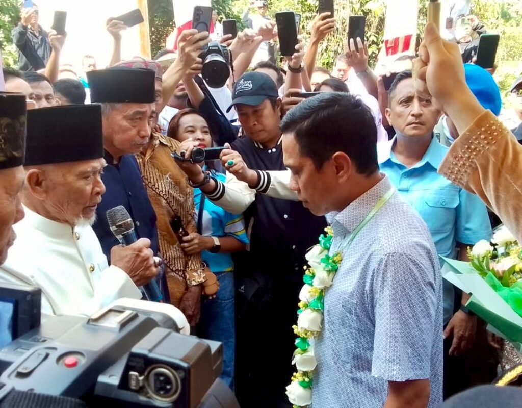 Wali Kota Weny Gaib tiba di Kotamobagu, warga padati gerbang Kota