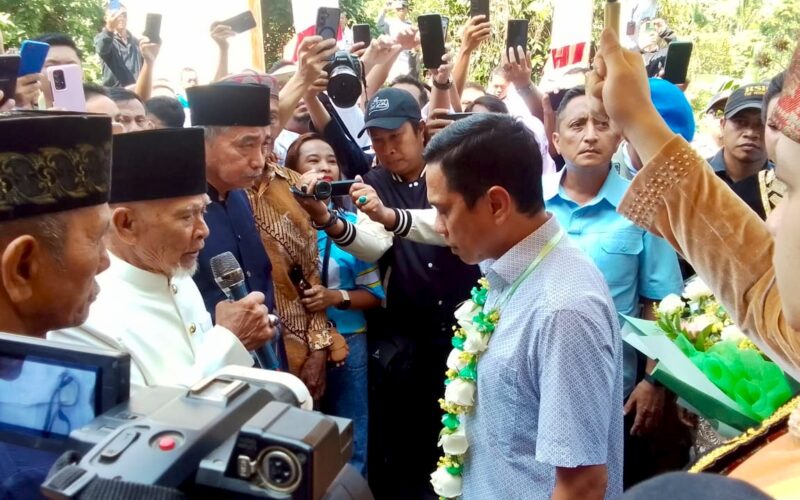 Wali Kota Weny Gaib tiba di Kotamobagu, warga padati gerbang Kota