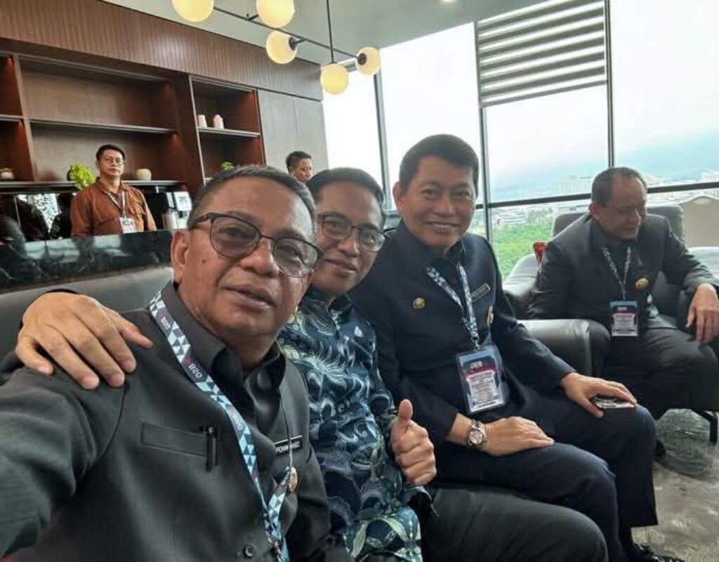 Oskar Manoppo dan Sam Sachrul Mamonto Tunjukkan Keakraban dalam Forum Resmi RUPS Bank SulutGo