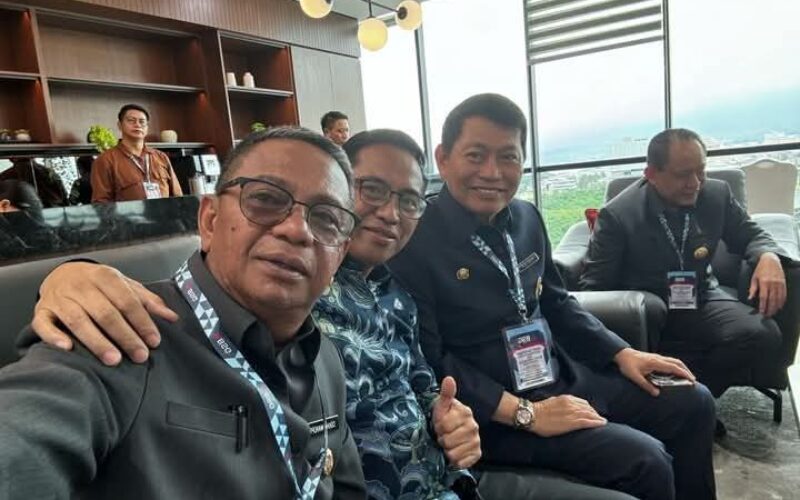 Oskar Manoppo dan Sam Sachrul Mamonto Tunjukkan Keakraban dalam Forum Resmi RUPS Bank SulutGo