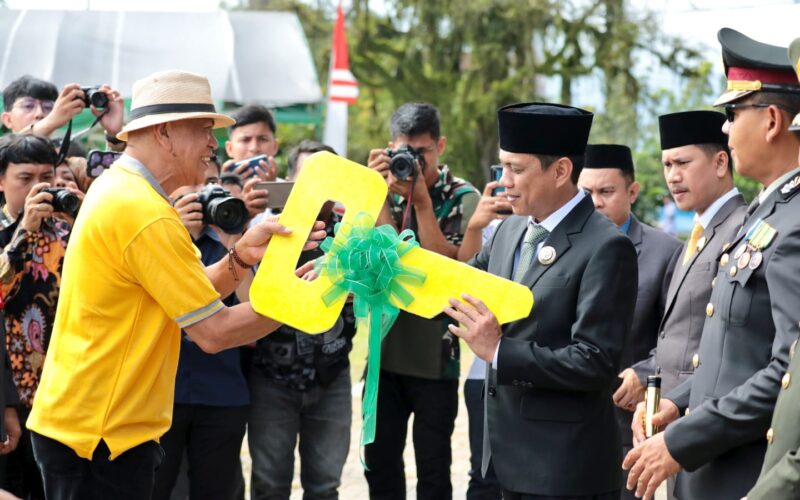 Asosiasi Pedagang Pasar Senggol Kotamobagu serahkan bantuan ke Pemkot Kotamobagu