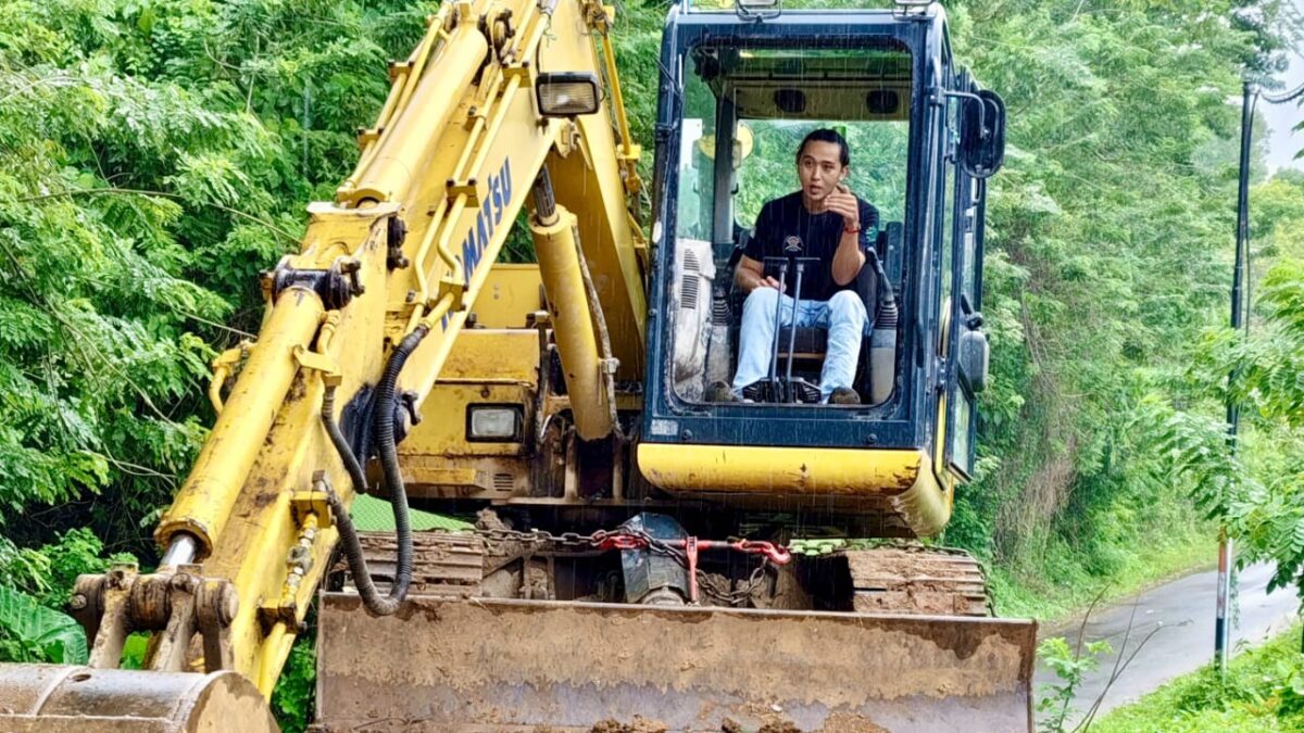 Fahli Samola kerahkan alat berat buka akses longsor di Desa Bai’