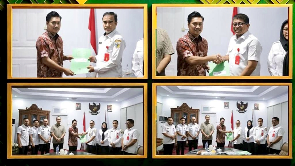 Wakil Wali Kota Kotamobagu, Rendy Virgiawan Mangkat, secara langsung menyerahkan SK penugasan di ruang kerjanya.