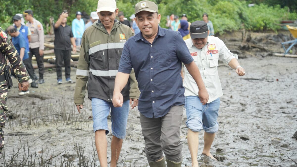 Serius Kembangkan Ekonomi, Yusra Sambangi Nelayan Desa Pasir Putih