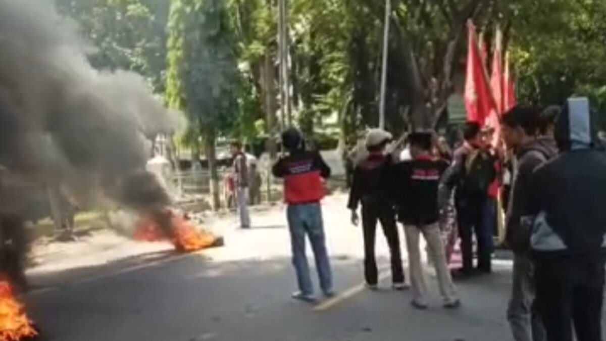 Macet akibat aksi demonstrasi HPMB Raya Bantaeng, Warga: pengguna jalan keluhkan 