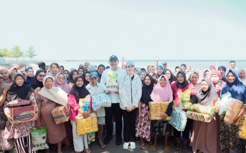 Wujud Peduli, Bupati Bantaeng Fathul Fauzy Serahkan Bantuan Sembako, kepada petani rumput laut