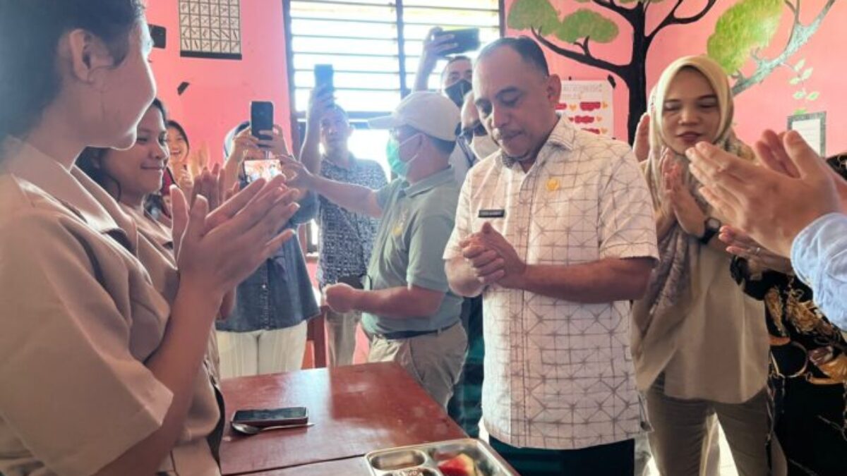 Bupati Bolmong Tinjau Program Makan Bergizi Gratis, Awal Jangkau 1.517 Siswa