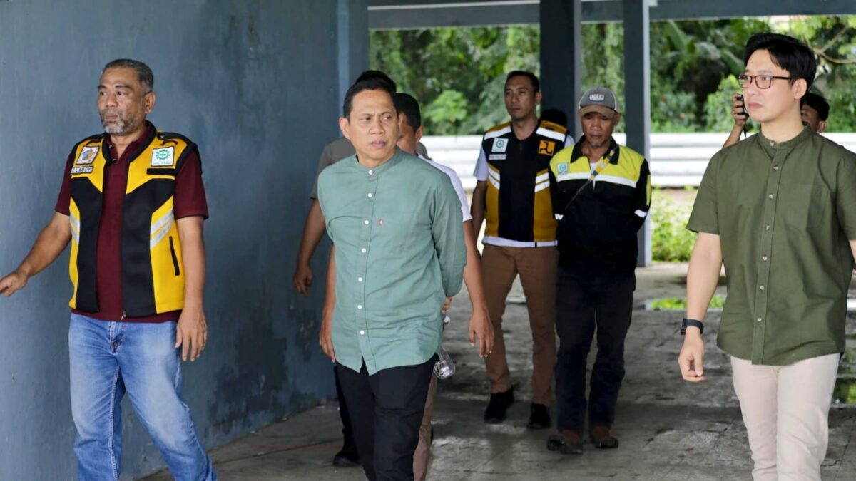 Wali Kota Weny Gaib Tinjau Kondisi Lapangan Gelora Ambang Kotamobagu