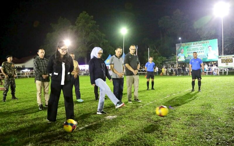Wali Kota Kotamobagu Weny Gaib Buka Turnamen Sepak Bola Putri