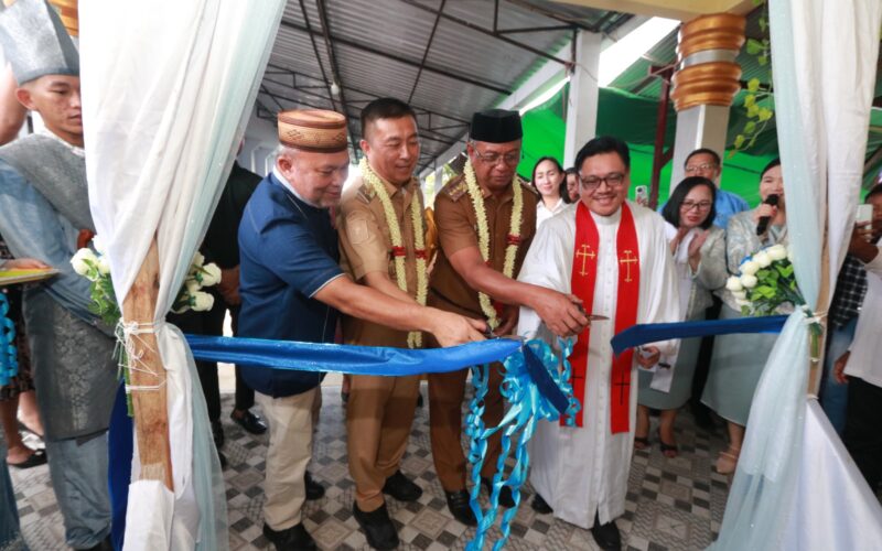 Ketua Sinode GMIBM dan Bupati Boltim Resmikan Pastori di Kotabunan