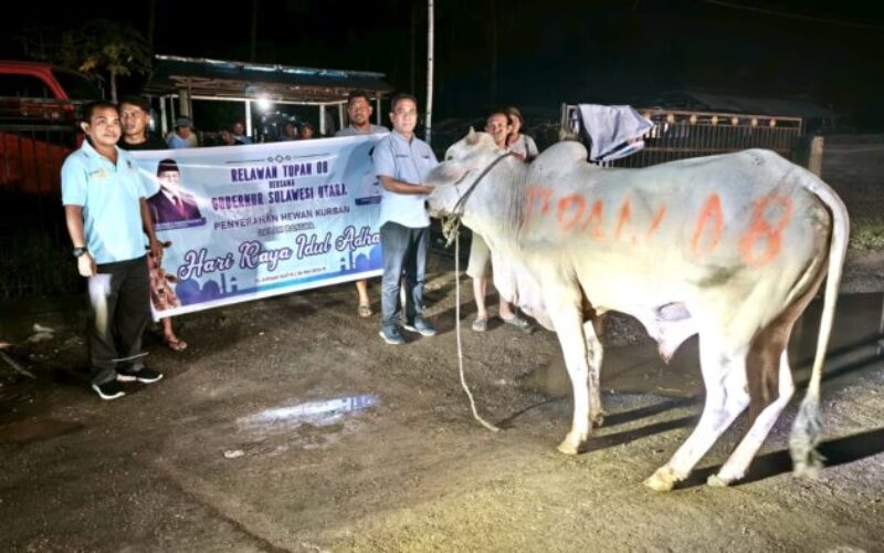 Relawan Topan 08 bersama Gubernur Sulut Salurkan 8 Sapi Kurban di Buyat