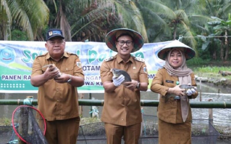 Rendy Mangkat Hadiri Panen Perdana BUMDes Monompia Poyowa Kecil