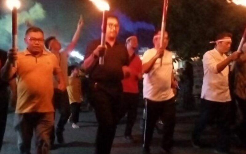 Kobarkan Semangat Kemerdekaan, Rizal Bawazier Nyalakan Obor  Lari Estafet Comal 2026