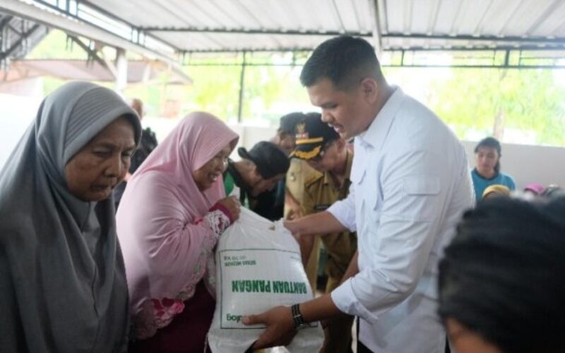 Bagikan Minyak Goreng  31.654 Warga Bantaeng, ini harapan Bupati Uji Nurdin 