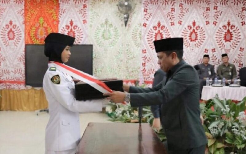 Jelang HUT RI, Wali Kota Kotamobagu Pimpin Pemindahan Sang Merah Putih
