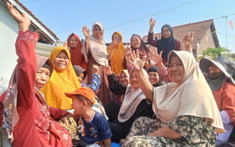 Seorang Calon Kades di Pemalang Dapat Bantuan Patungan Dana Dari Emak -emak