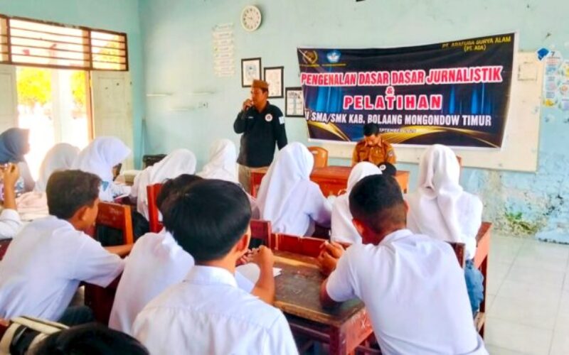 Siswa SMA Negeri 1 Tutuyan Antusias Belajar Dasar Jurnalistik