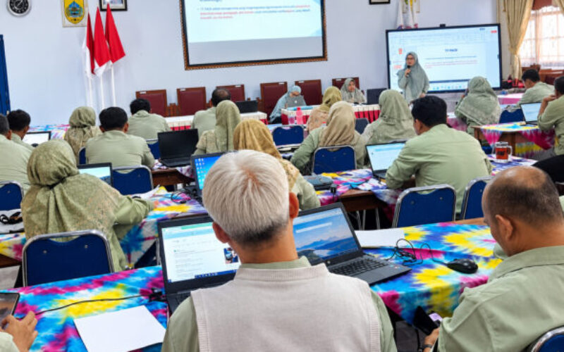 Gelar Bimtek SMPN 1 Petarukan, Perkuat Skill Para Tenaga Pengajar